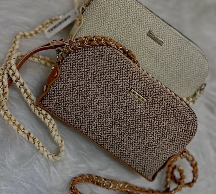 کیف و چمدان آدینه