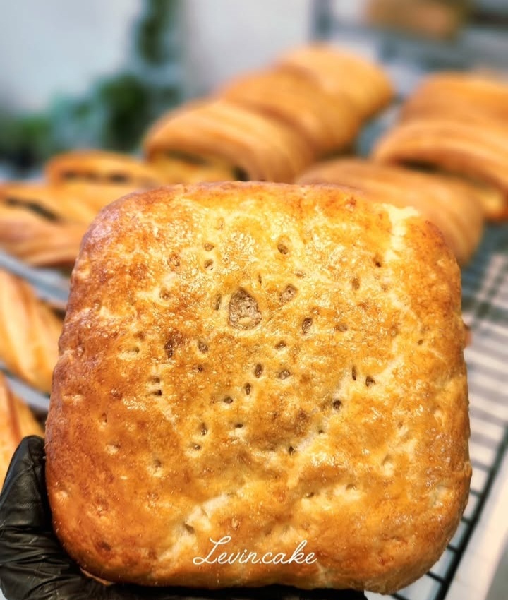 نان و شیرینی لوین