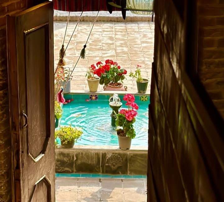 کافه رستوران احمدیان