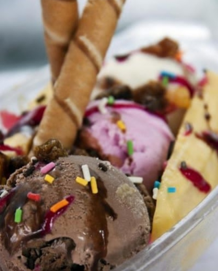 آبمیوه و بستنی آیس لند