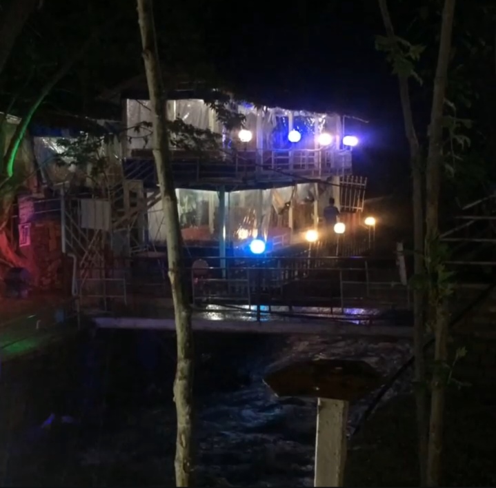 رستوران فانوس شب