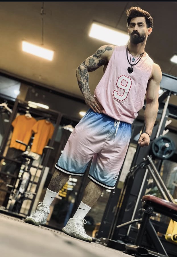 مربی ورزشی احسان ضیافتی