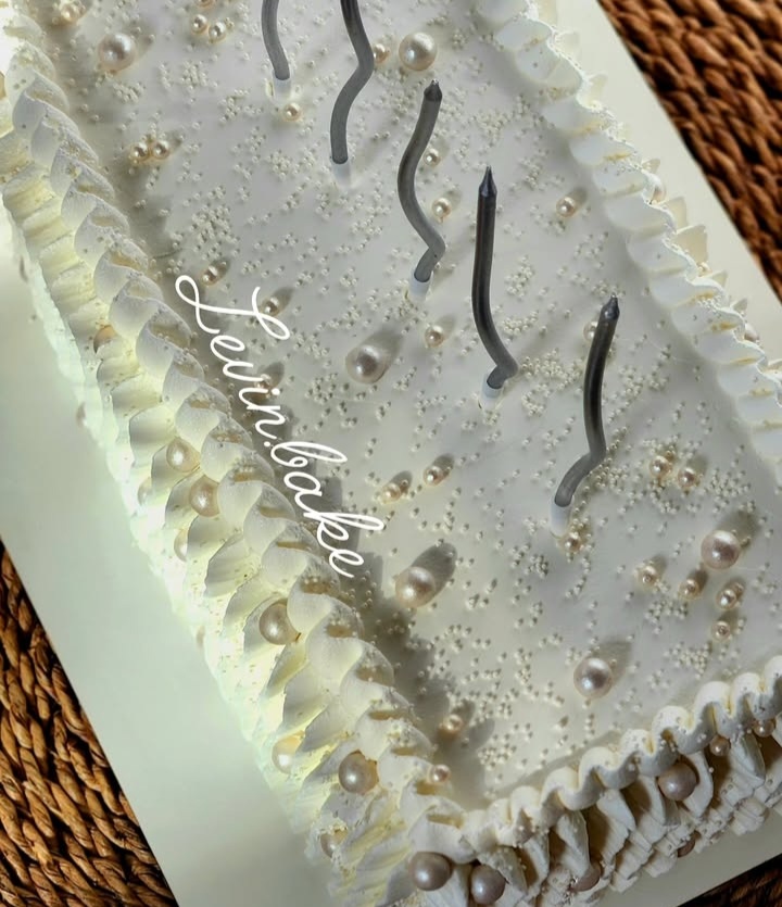 نان و شیرینی لوین