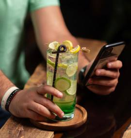 کافی شاپ باغبان