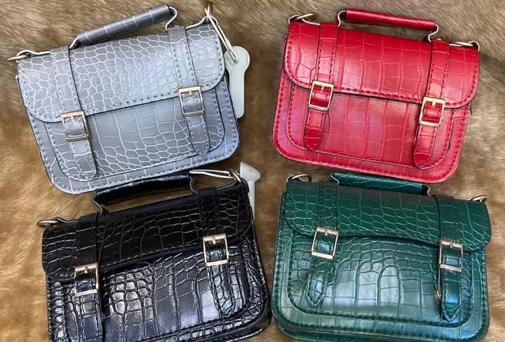 کیف و چمدان آدینه