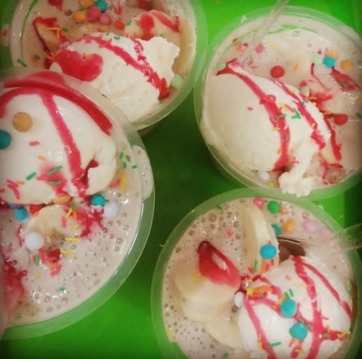 آبمیوه و بستنی آیس لند