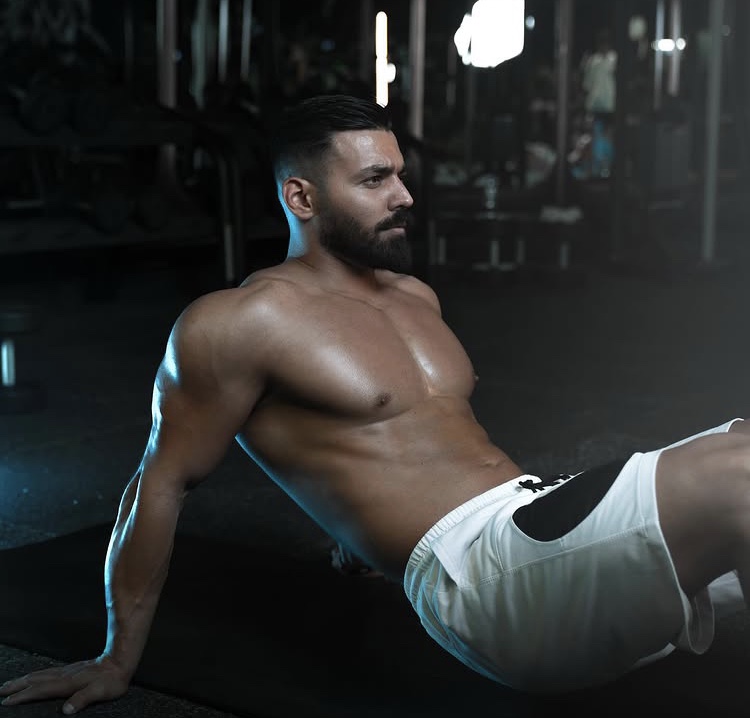 مربی ورزشی سعید زشکی