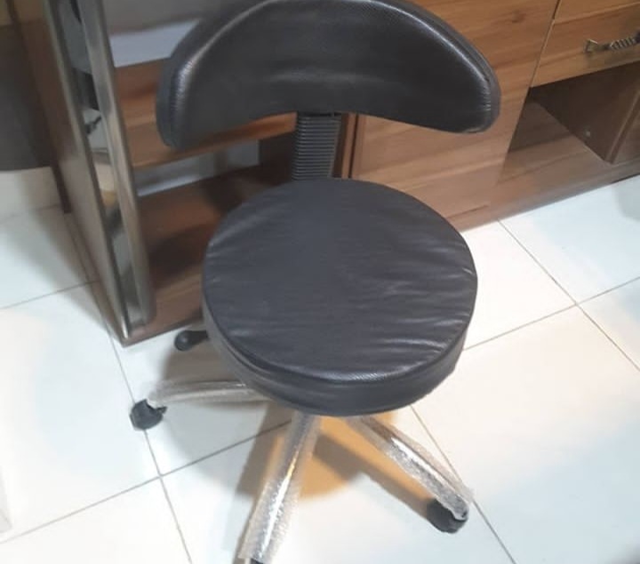مبلمان اداری نادری